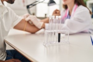 AFRONTA À DIGNIDADE NEGATIVA DE EXAME RECOMENDADO POR MÉDICO GERA DEVER DE INDENIZAR